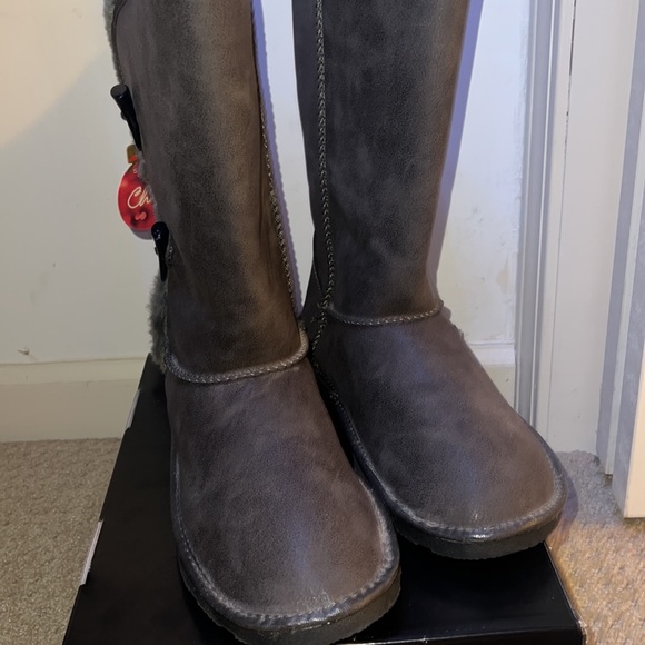 NEVER WORN BRAND NEW SONOMA TALL FURRY GRAY BOOT UGG TYPE!! - Picture 4 of 7